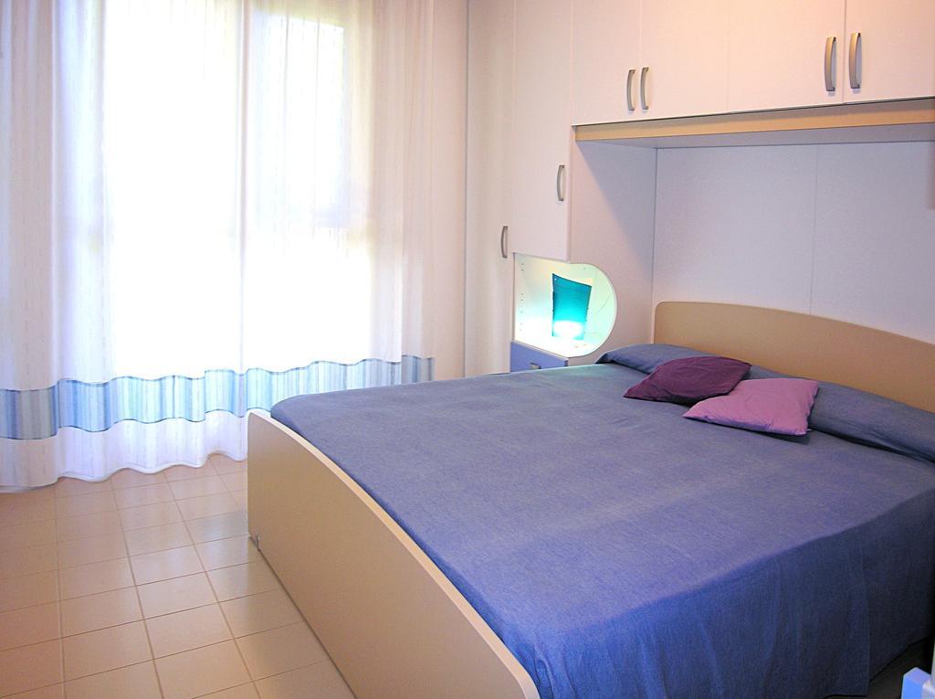 Apartment Gemini Con Piscina Bibione Habitación foto