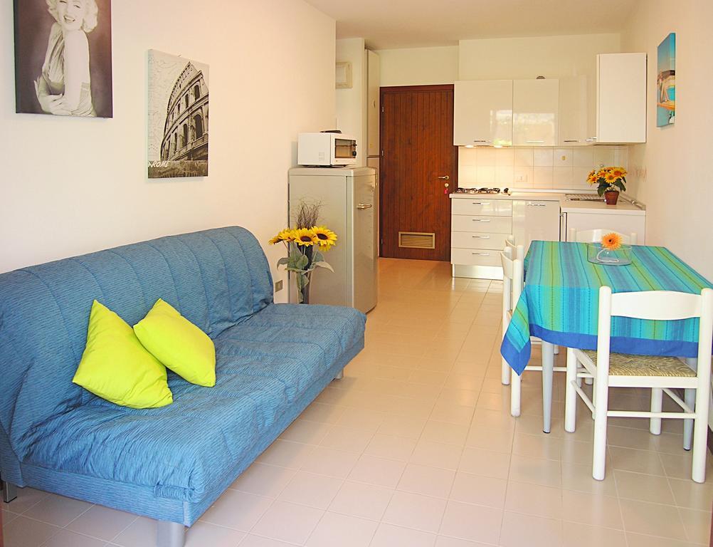 Apartment Gemini Con Piscina Bibione Habitación foto