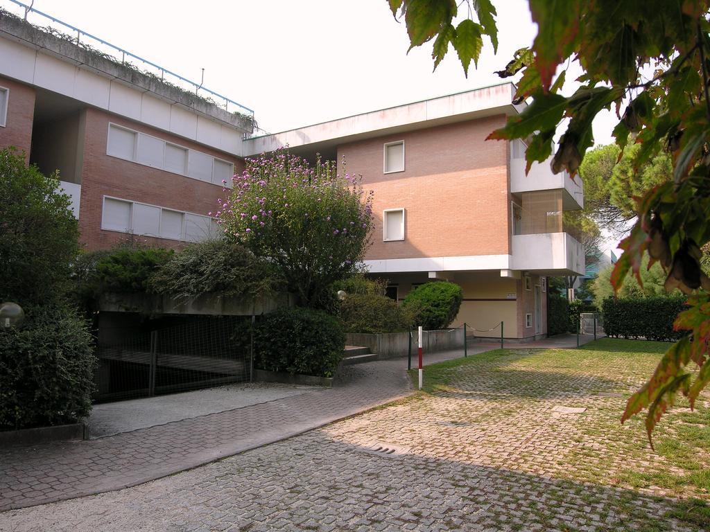 Apartment Gemini Con Piscina Bibione Exterior foto