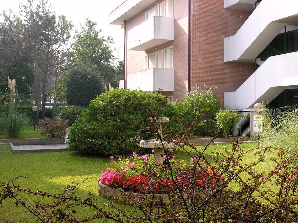 Apartment Gemini Con Piscina Bibione Exterior foto